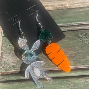 NWOT Adorable Bunny & Carrot earrings